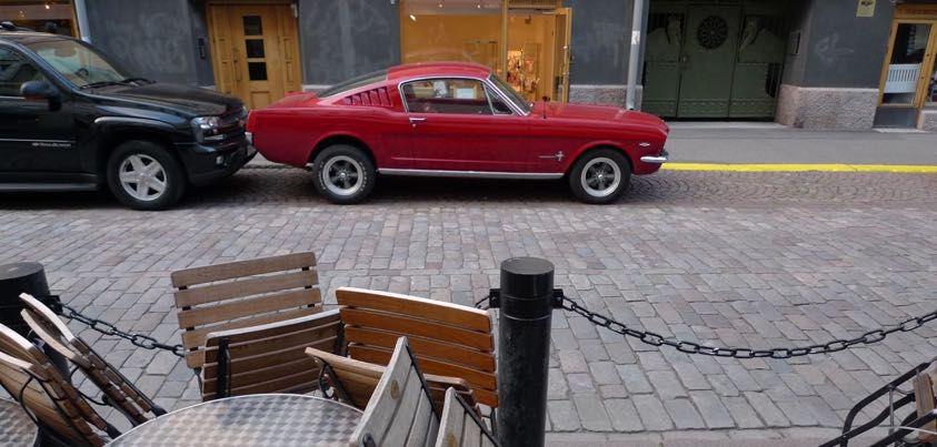Helsinki röd bil